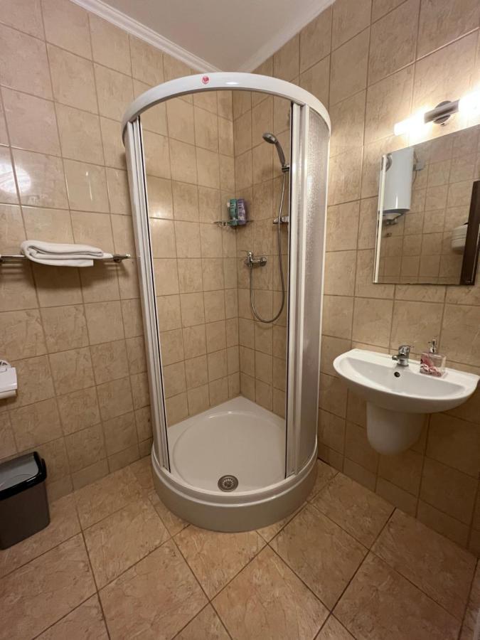 M&m Apartment, Free Parking